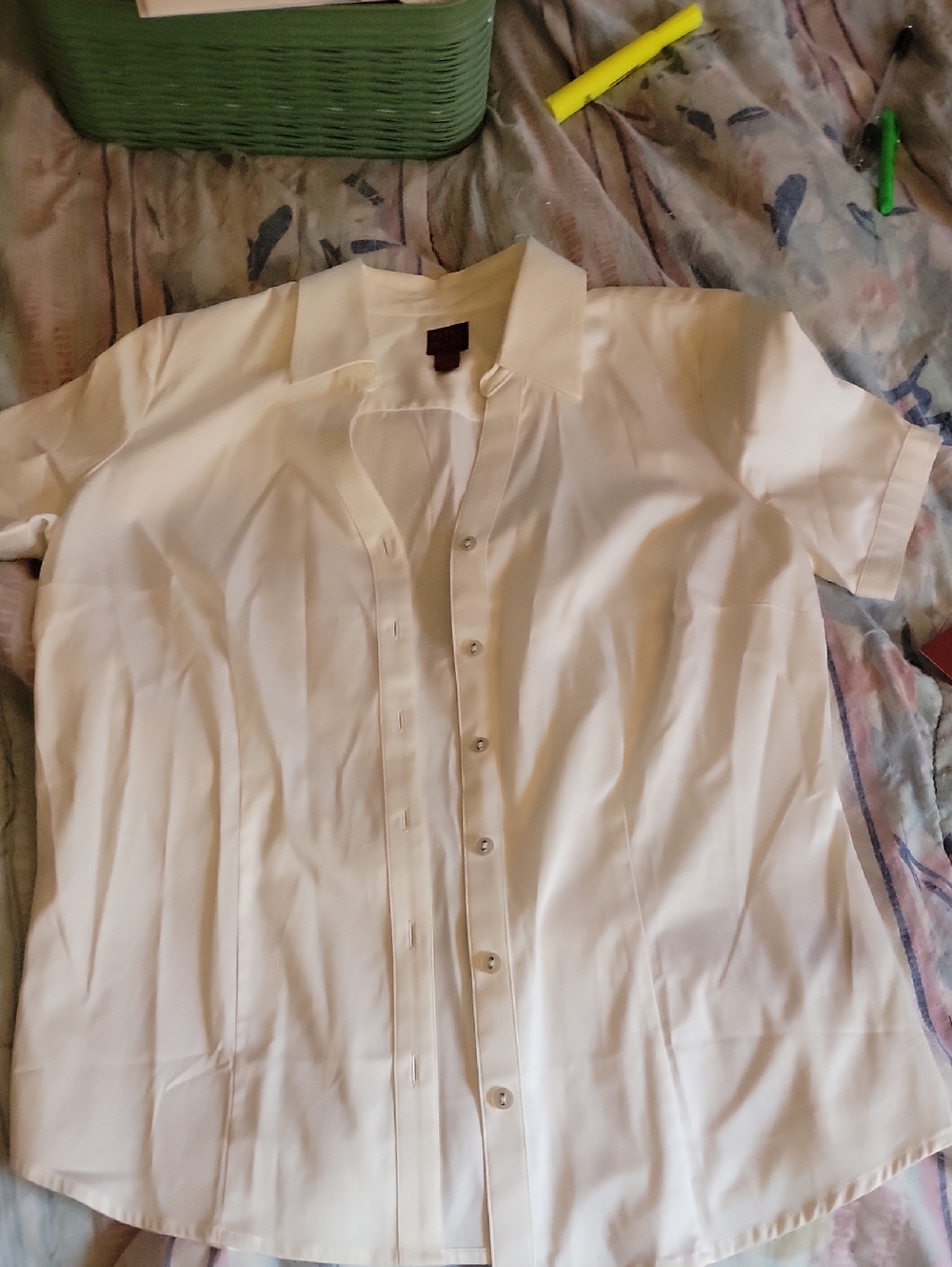 212 Collection Womeen's Cream Short-Sleeve Button Down Shirt